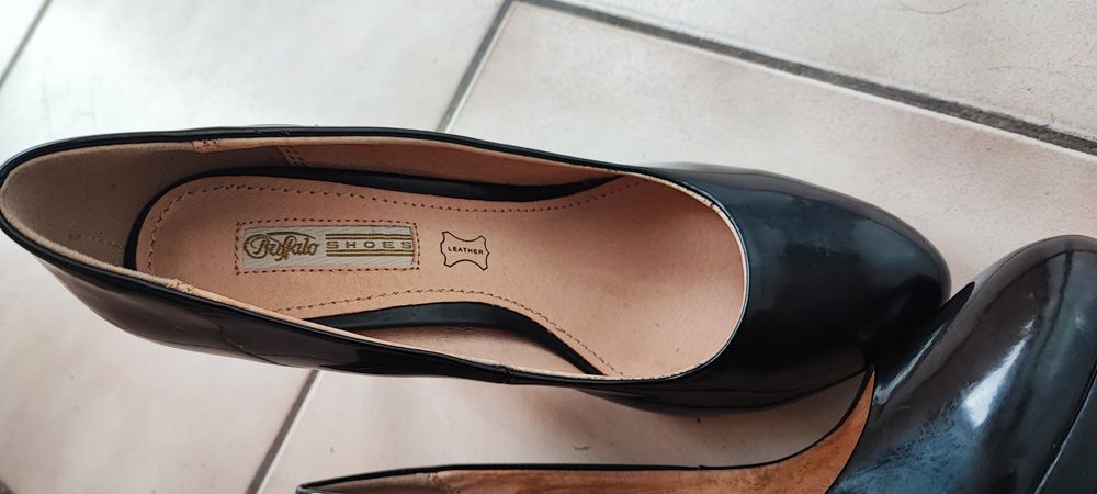 Продавам официални обувки