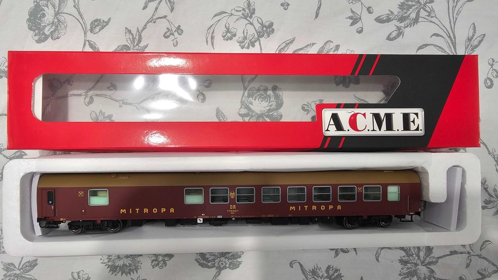 Чисто нов вагон, мащаб 1:87 H0 на A.C.M.E