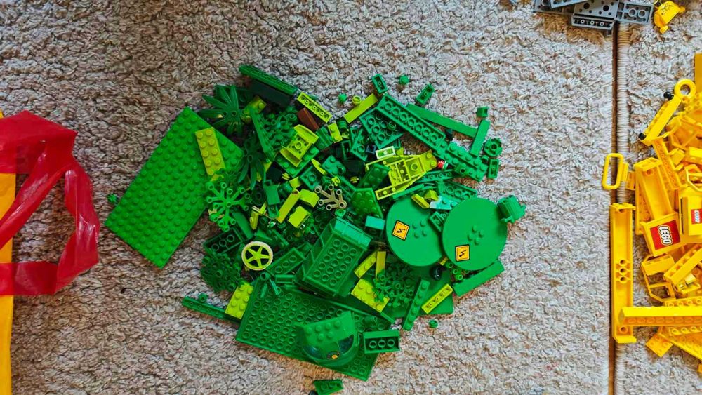 Огромна 13 кг LEGO колекция, с 85 книжки - инструкции, влакове, колички, минифигури