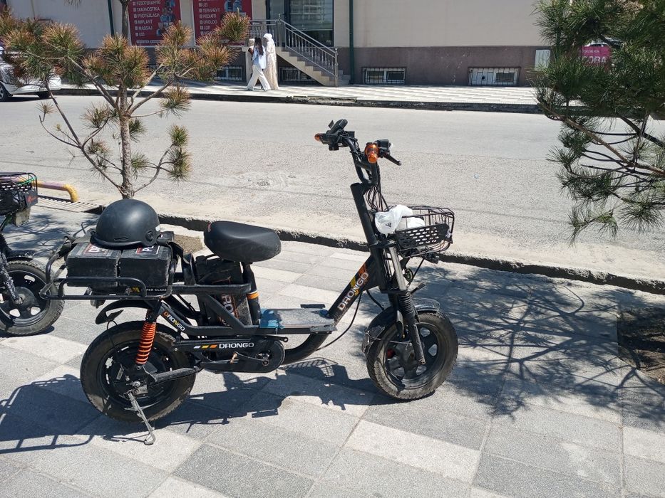 Скутер сотилади срочнига пул керак