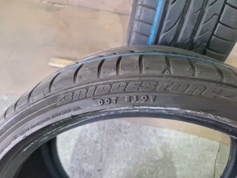 2 Bridgestone R19 235/35
летни гуми 
DOT2118