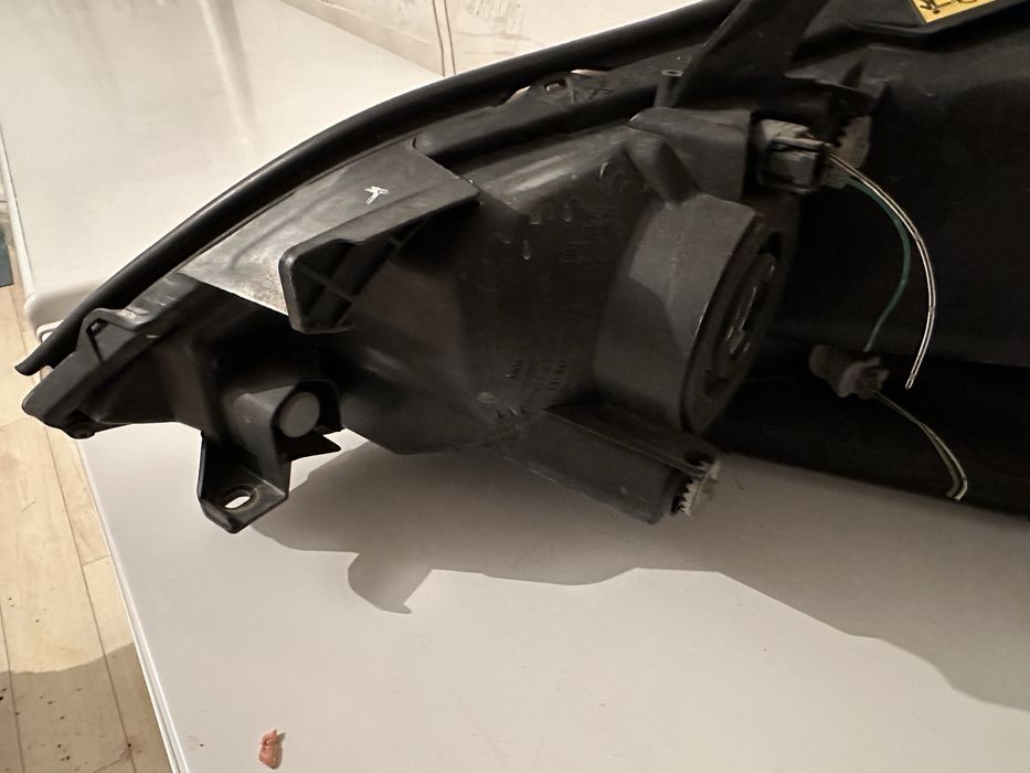 Toyota ipsum фары