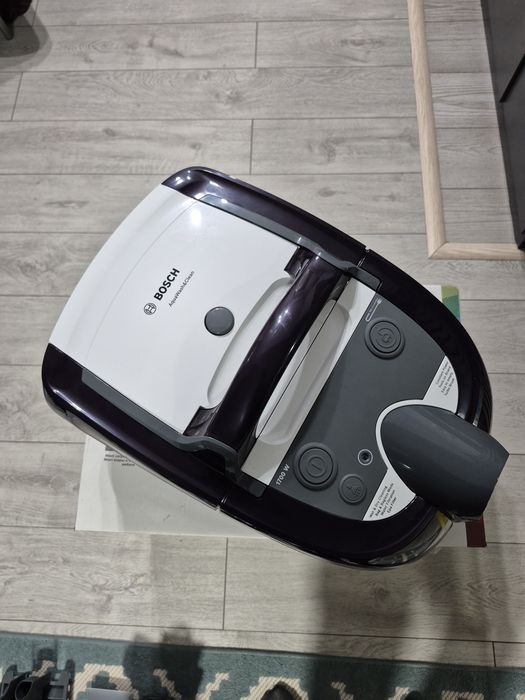 Aspirator BOSCH BWD41740 cu spalare