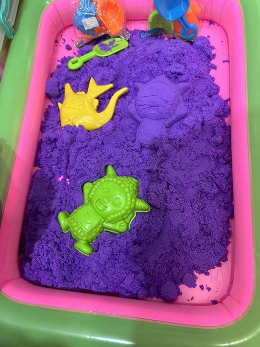 Кинетический песок для детей 2 кг + бассейн и формa Castrum Toys