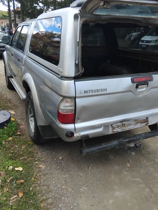 Mitsubishi l200  2006