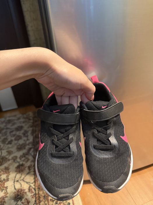 Продам детские кроосвки nike 28.5 р