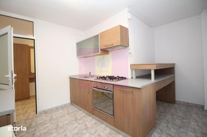 Apartament cu 3 camere de vânzare Decebal adiacent