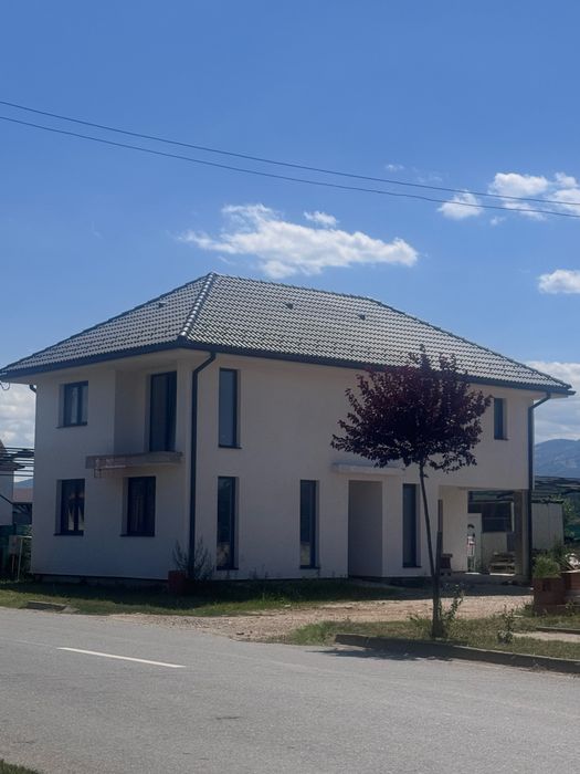 Vand casa la vestem direct proprietar