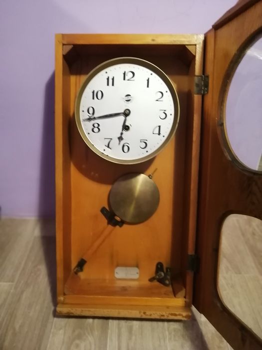Продам часы настенные. Заводные