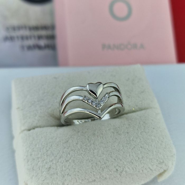 Пръстен „Вълна с кристали