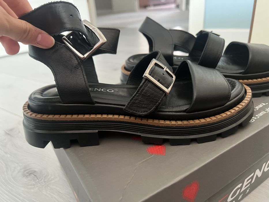 Обувь женская чёрная