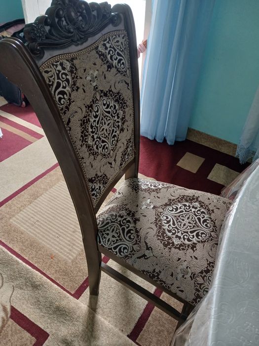 12 talik stol ustul sotiladi