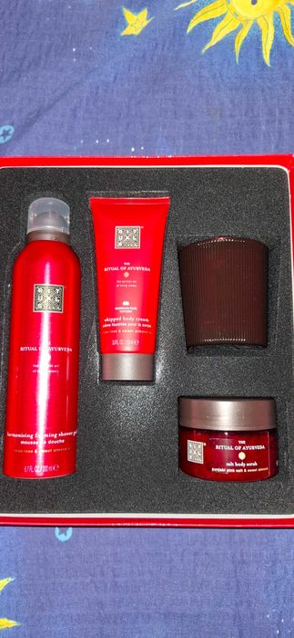Vand set cosmetice Rituals, Ritual of Ayurveda, rosu