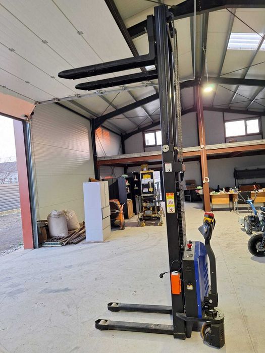 Liza/Transpalet electric cu catarg 1.0 to/ 3 m