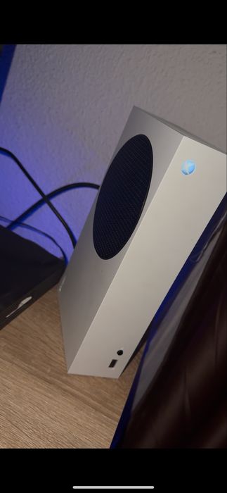 Vand xbox serie s impecabil