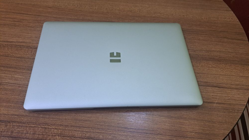 Vînd laptop Trekstor.