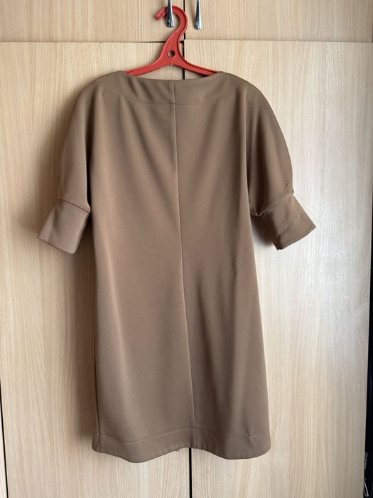 Платье чуть выше колен