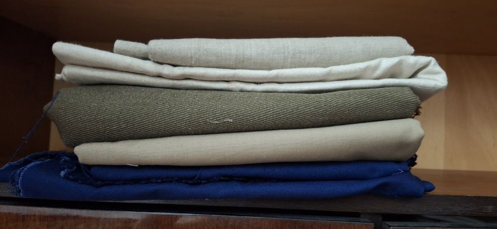 Отрезы тканей различных размеров тканей