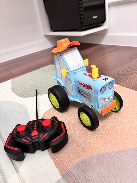 Танцующий трактор