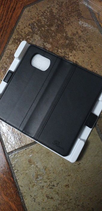 Vând huse telefoane