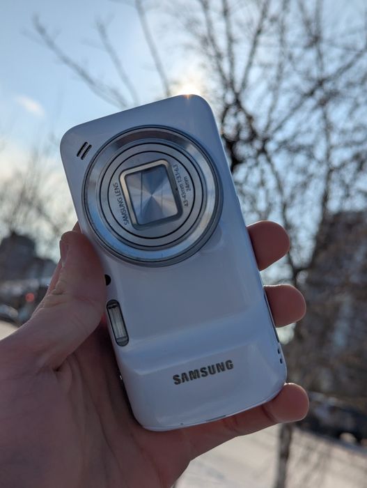 Samsung s4 zoom.