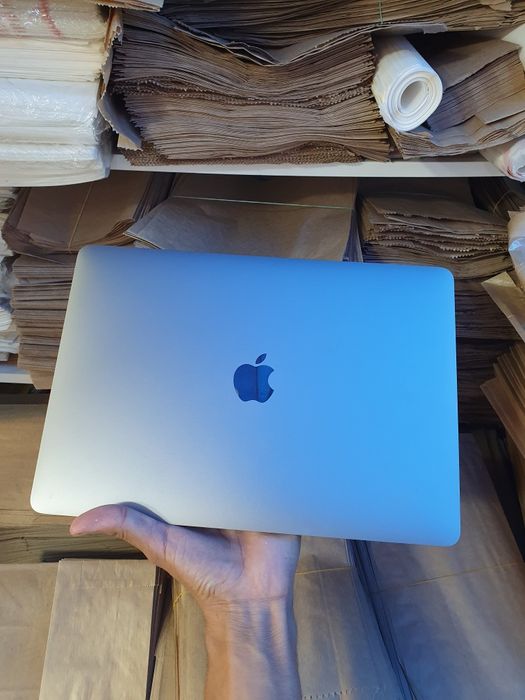 Macbook Pro M2 (RAM 8gb/256gb)
