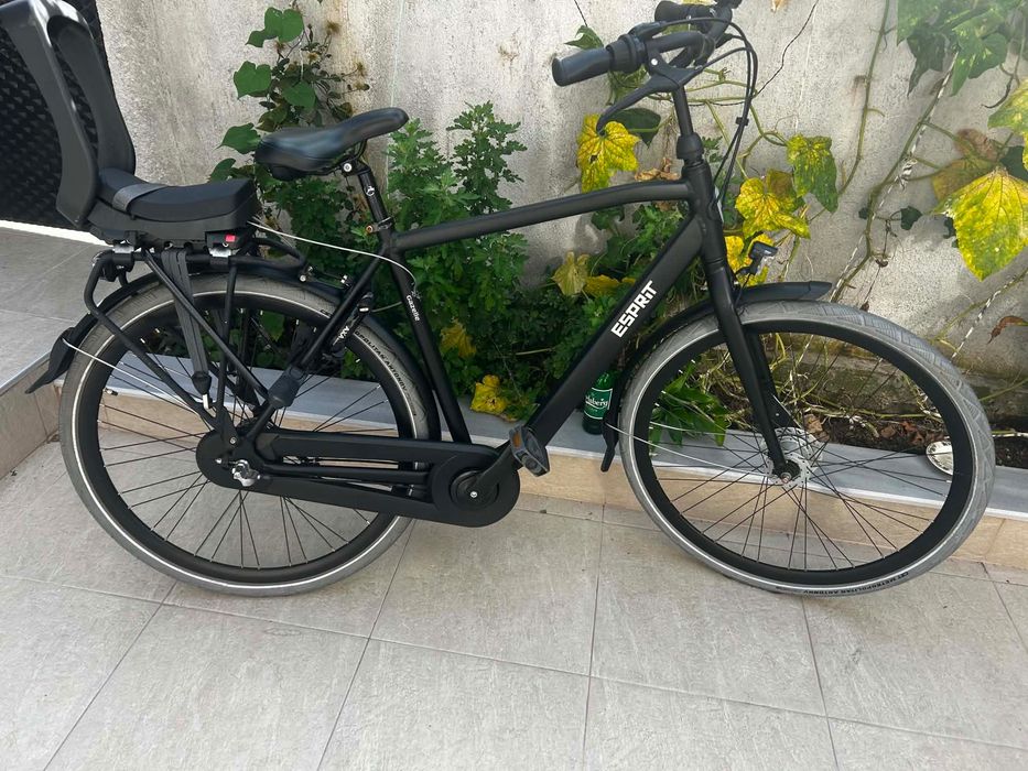 велосипед Gazelle Esprit (с монтирано детско столче на багажника).