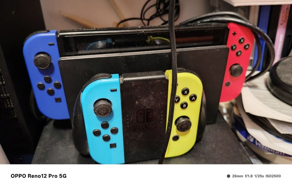 Nintendo switch+ 2 manete,