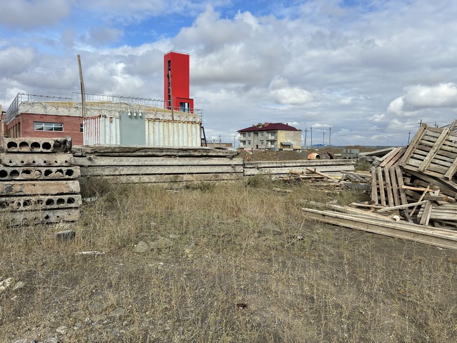 Продам два бокса.