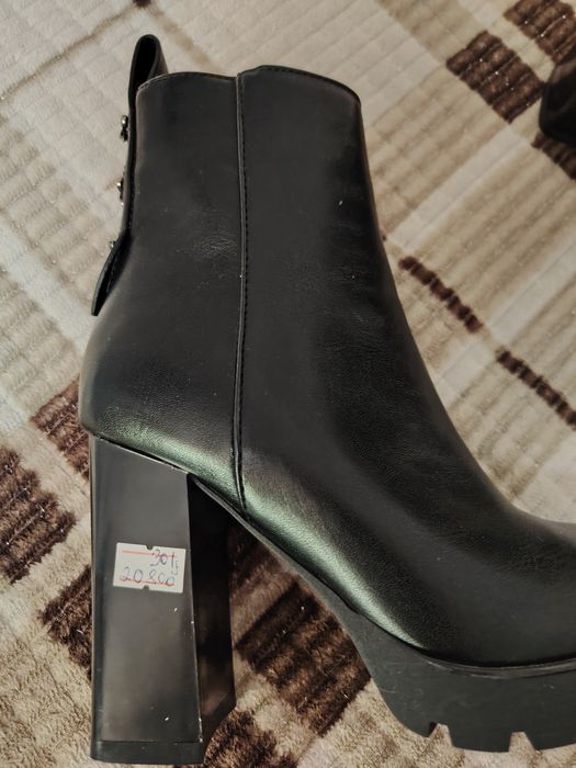 Продам ботинку женнский