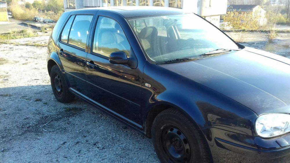 VW Golf 4 1.6 101к.с. на части