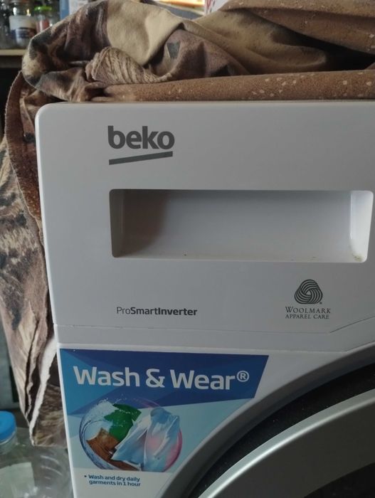 Продавам пералня със сушилня Beko