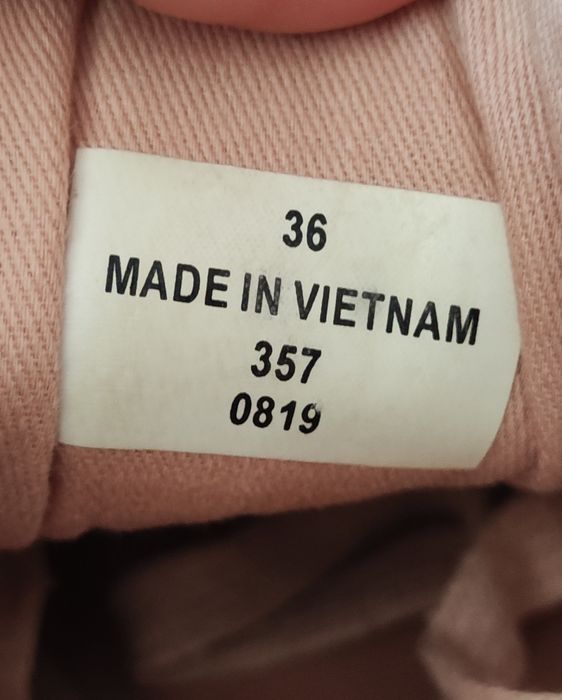Оригинални маратонки кецове Guess В отлично състояние. 36 номер. С кут