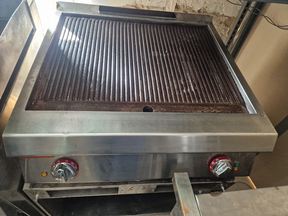 Gratar pe curent sau gaz cu banc, din inox, cu suport, sau electric