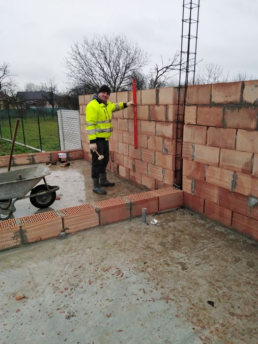 Renovam apartamente și locuințe ,acoperișuri și izolații.