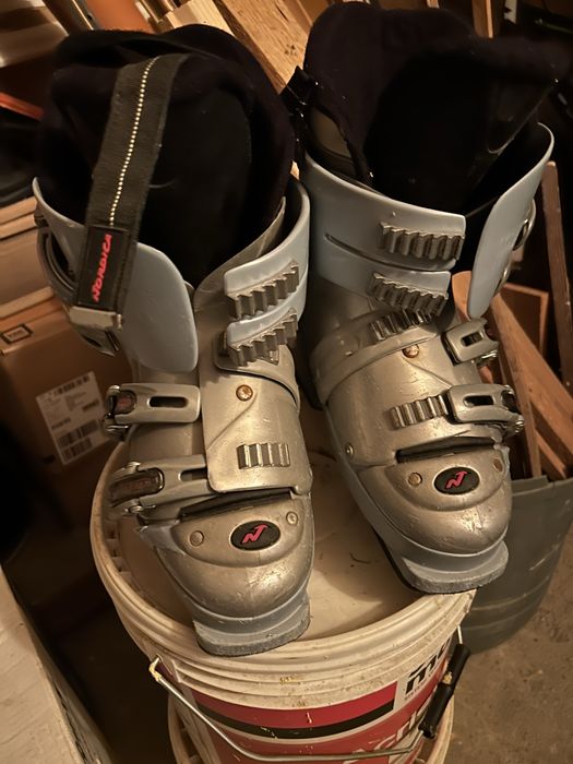 Clapari femei Nordica