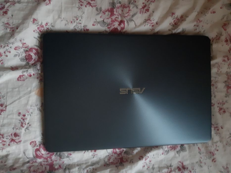 Leptop ASUS ryzen 3 2200u 12gb ram ssd 256gb