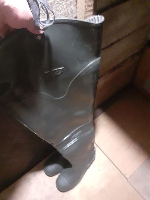 Продам сапоги болотные