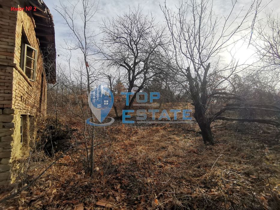 Пет къщи и два парцела в село Кавлак, област Велико Търново