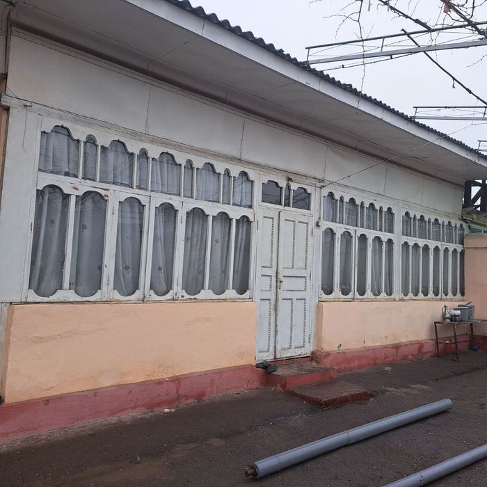 Hovli uy sotiladi 6 sotix 5 xona+ ayvon hujjatlari joyida