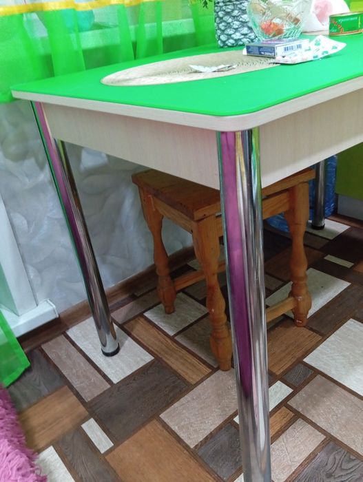 Продам стол 60000