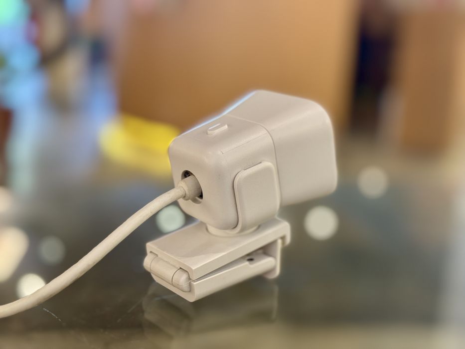 Webcam Logitech ca nouă
