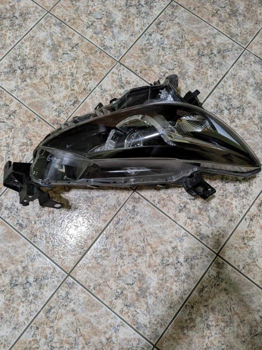 Фар - Мазда 6 десен  / 2016 година