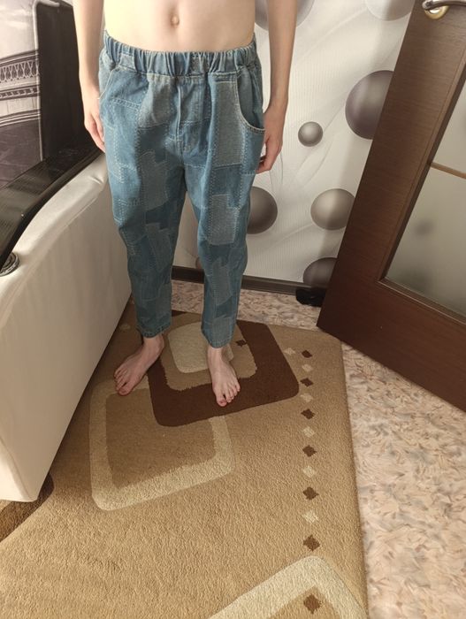 Продам для мальчика костюм и джинсы.