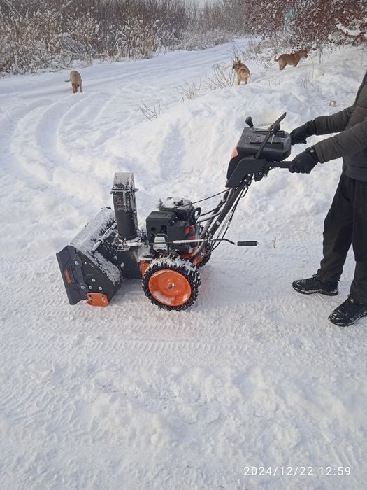 Срочно продам снегоуборочная машина