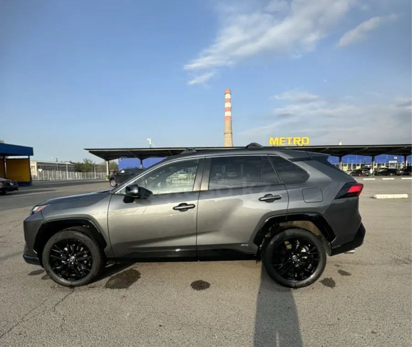 Toyota Rav4 2,5 2022 AWD гибрид