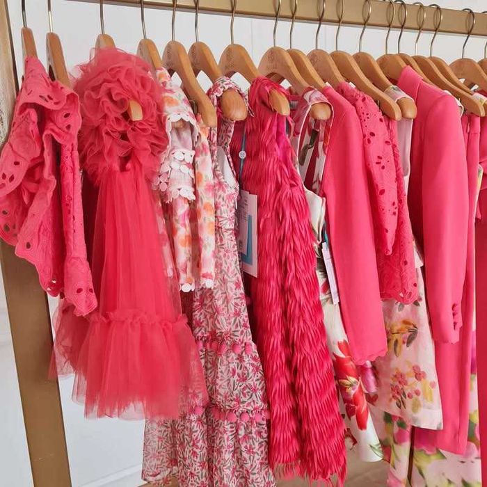 Продават се ЗАПАЗЕНИ  и НОВИ детски дрехи за момиченца