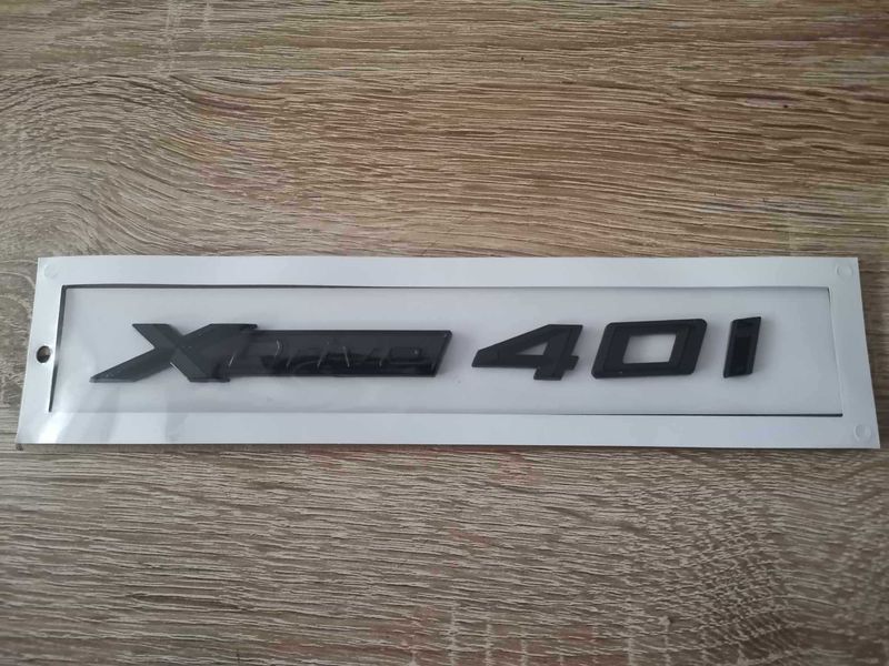 черен надпис BMW Xdrive 40i