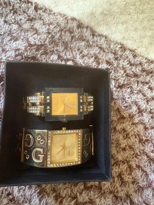 Vând 2 ceasuri de dama