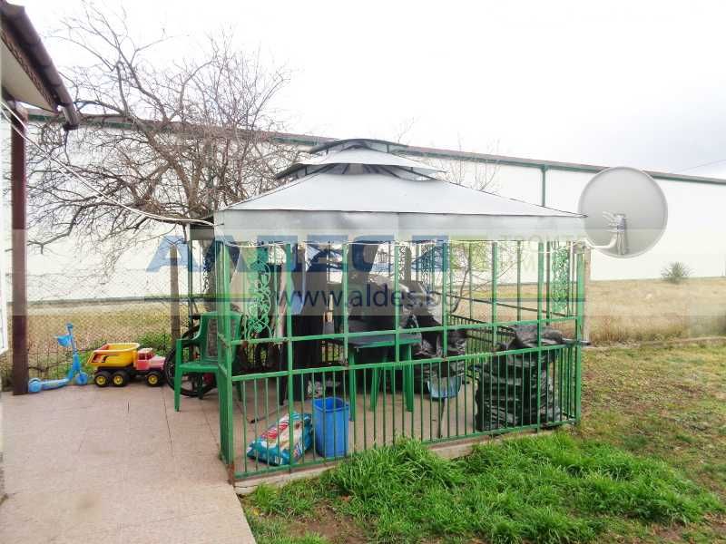 Продава се Къща в София, Враждебна - 319 кв.м за 721 €/кв.м - Снимка #17